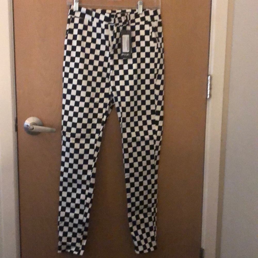 Never worn, tag still on! US size 4.